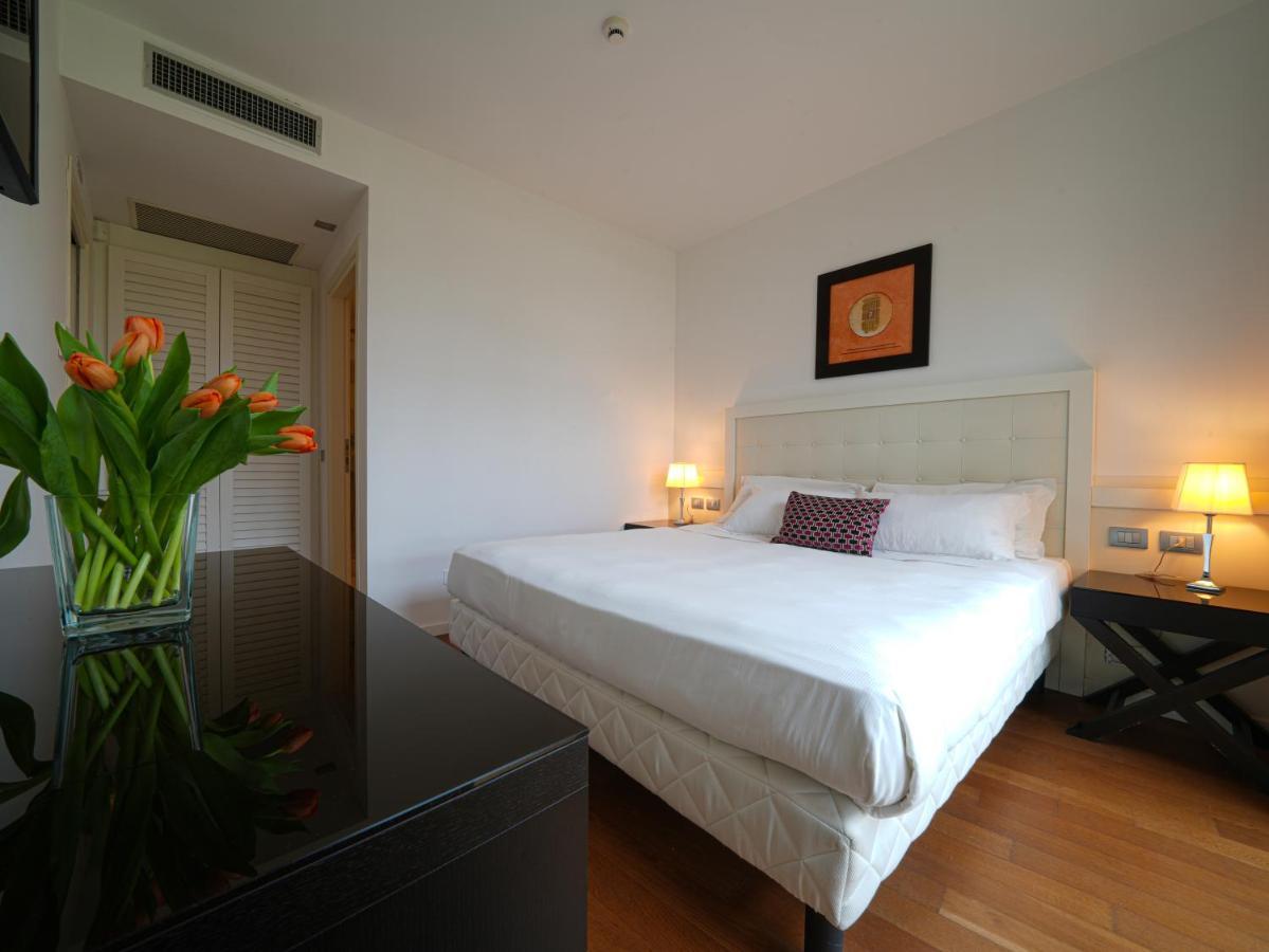 מלון Pisa Tower Plaza מראה חיצוני תמונה A bedroom at the hotel