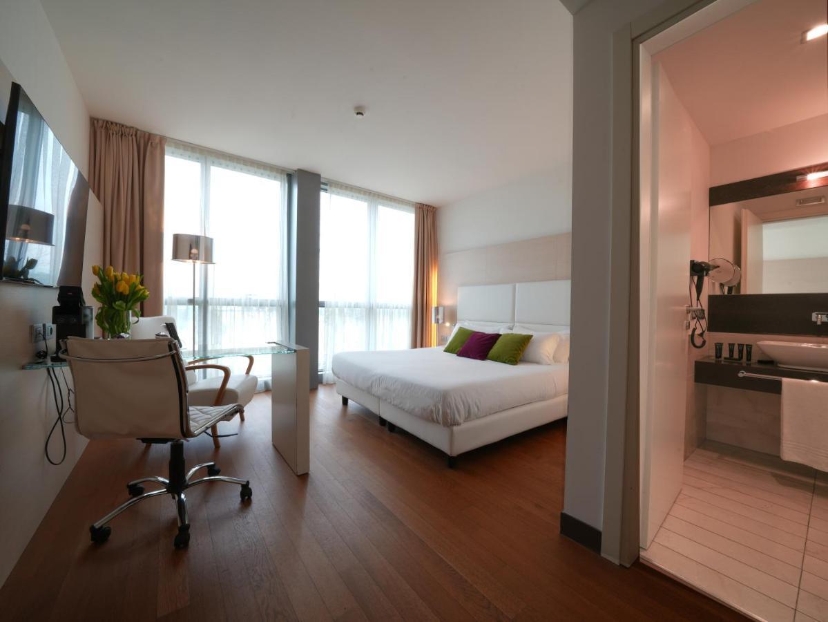 מלון Pisa Tower Plaza מראה חיצוני תמונה A typical room at the hotel