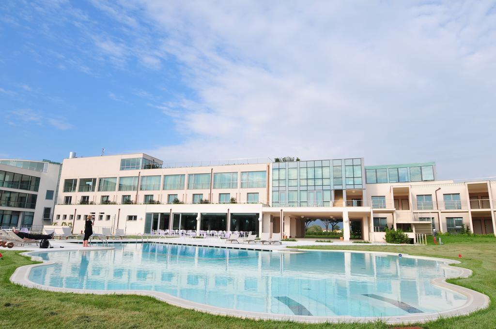 מלון Pisa Tower Plaza מראה חיצוני תמונה The pool at the hotel